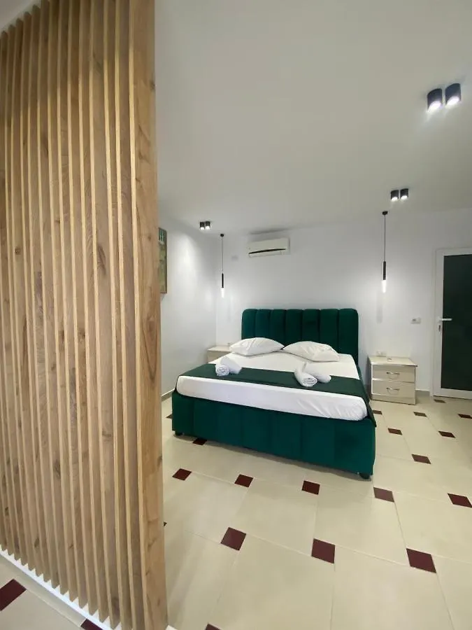 Qeparo Napolon Complex Hotel